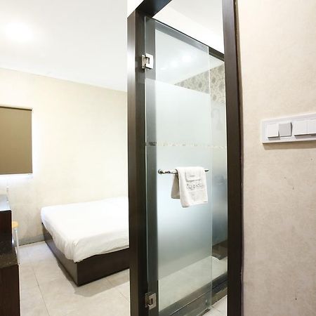 Reddoorz @ Gajah Mada Hotel Jacarta Exterior foto
