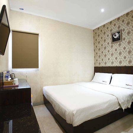 Reddoorz @ Gajah Mada Hotel Jacarta Exterior foto