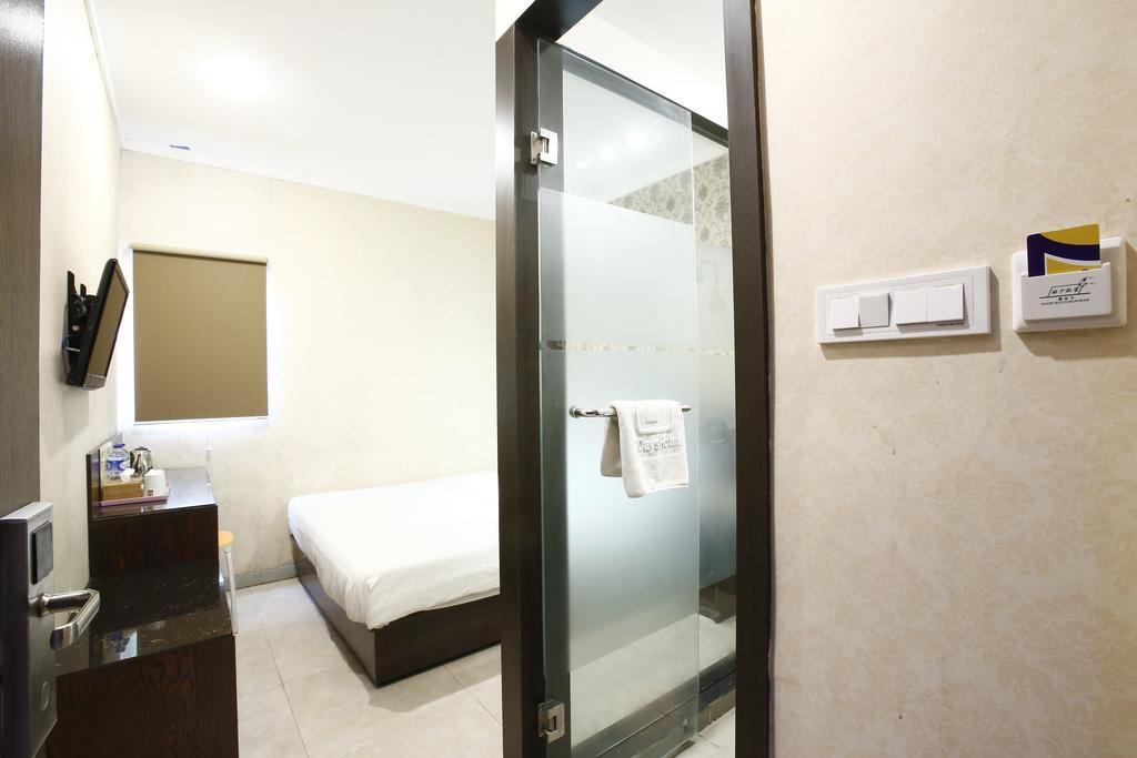 Reddoorz @ Gajah Mada Hotel Jacarta Exterior foto