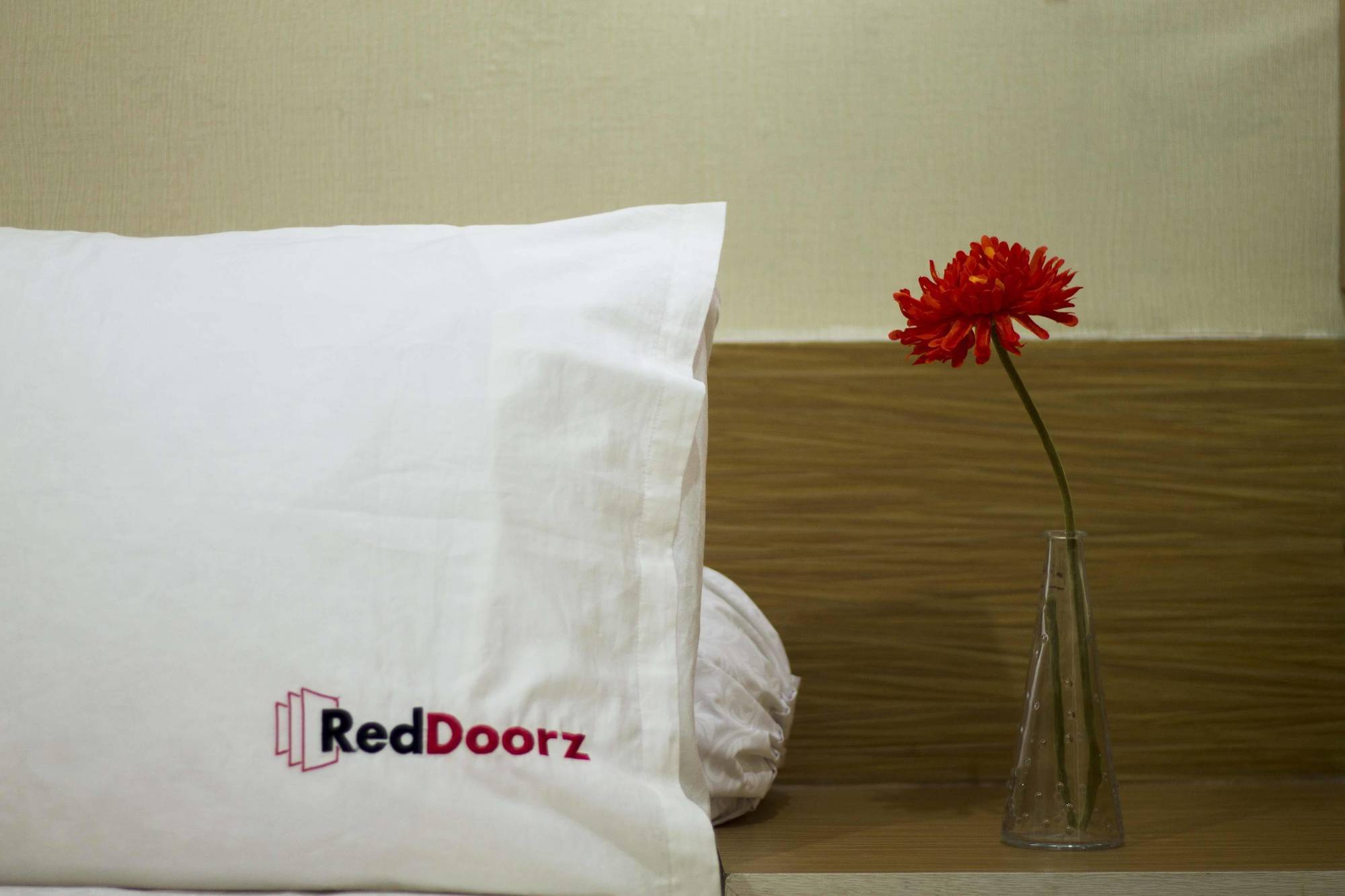 Reddoorz @ Gajah Mada Hotel Jacarta Exterior foto